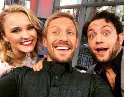 Emily Osment Aka Gabi And Jonathan Sadowski Aka Josh Young And Hungry Jabi Youngandhungry Favorite Tv Couple