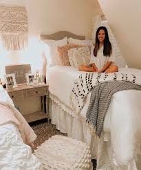 It's pretty in depth, so i hope ya'll don't mind that it's on the longe. College Girl Teenage Girl College Girl Room Decor Ideas For Girls Novocom Top