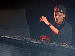 I feel sad listening to his latest track. Avicii Wird Im Familienkreis Beerdigt