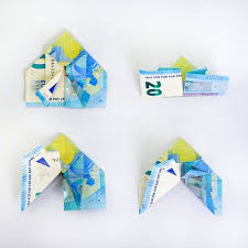 Die romantischen schmetterlinge sind mit wenigen handgriffen gefaltet. Geldgeschenk Zur Hochzeit Schmetterlinge Falten Geldscheine Falten Schmetterling Geld Falten Geburtstag Schmetterling Geschenke