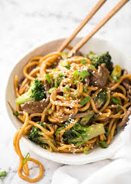 And, since i first posted this recipe on the blog four years ago, thousands of you have now also made and loved it, and reported back that it's one of your faves too. Chinese Beef And Broccoli Noodles Recipetin Eats