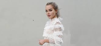 Blogger sophie elise har for første gang bekreftet at hun har lagt seg under kniven og. Sophie Elise Isachsen Om Bokene Hun Leser Boktips