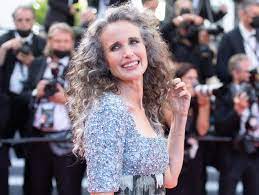 A collection of facts with age, height. P9uf1fsf6cer0m