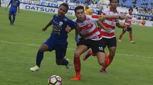 Kim jeffrey kurniawan dan victor igbonefo sudah bergabung dan berlatih kembali dengan persib bandung, pada sesi latihan yang berlangsung di rai fitness, jalan cihamplas, kota bandung, jumat. Persib Pastikan Piala Presiden 2018 Tetap Di Gbla