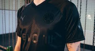 Der sportbuzzer klärt auf, was hinter dem sondertrikot steckt. Kohle Stahl Seit 110 Jahren Mit Unserer Heimat Tief Verwurzelt Bvb De