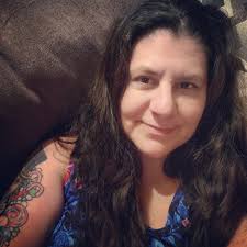 Are there any local stained glass artists in Sweetwater who can create a  custom piece?