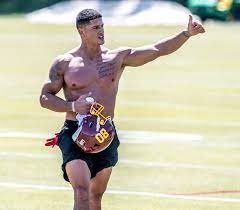 Sammis daniel reyes martel is a chilean professional football tight end for the washington football team of the national football league. File Sammis Reyes Thumbs Up From Washington Football Team Rookie Minicamp At Inova Sports And Performance Center Ashburn Va May 15 2021 Png Wikipedia