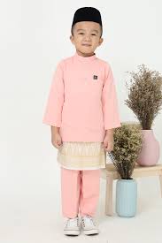 Maka sekarang wujudlah baju melayu yang direka khas untuk mereka. Baju Melayu Kids Peach Habibi