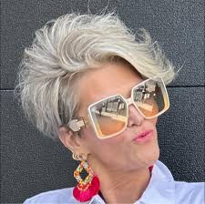 Who is a great craftsman or carpenter for moulding work?