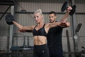 Hanteltraining und hantelübungen für zuhause. 10 Effektive Hantelubungen Fur Zuhause Sport Tiedje Das Fitness Blog