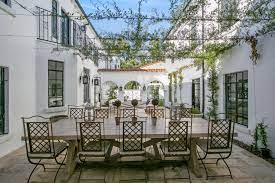 It is built around the grounds of a private golf club. Beautifully Updated 1928 Hancock Park Estate California Real Estate Blog