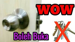 Cara membuka pintu mobil yang terkunci.video ini kisah nyata teman yang kunci masih tergantung di dalam mobil.cuma hanya. Diy Cara Buka Pintu Bilik Terkunci Dari Dalam Open Lock Door Like Pro Youtube