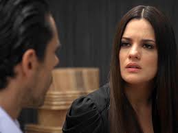 en ese momento Esperanza Salvatierra sintió terror 😳 #chile #viral #fyp  #fypシ #parati #foryou #esdlc #esdlc5 #elseñordeloscielos #sabrinaseara  #emmanuelesparza #uach #valdivia #serie