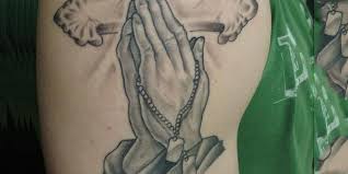 Though it is a perfect choice for those who need simple tattoo outline on their body. Tatto Wallpapers Praying Hands Tattoo With Cross