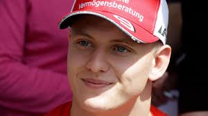 A stylish and smooth racer, schumacher followed in his father's footsteps in 2019, signing with the ferrari driver academy. Das Gespannte Warten Auf Mick Schumacher In Der Formel 1 Stern De