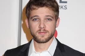Max Thieriot Cast as Navy SEAL in CBS Drama Pilot