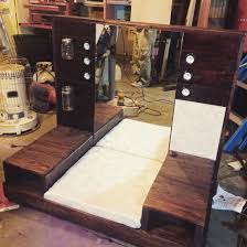 Made Me A Floor Makeup Vanity For My Room Out Of Wood Pallets Woodwork Diy Diy Makeup Vanity Diy Vanity Makeup Room Diy