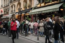 La mairie de #paris va proposer au gouvernement un confinement de 3 semaines dans la capitale afin d'avoir la perspective de tout rouvrir à son issue, y compris bars, restaurants et lieux culturels. Syigzsjnlvbn9m