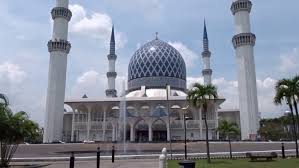 A visit to sultan salahuddin mosque in shah alam, malaysia. Al Fozan