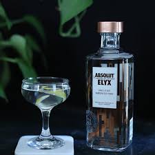 Martinis Anyone Grab Yourself A Bottle Of Absolutelyx And Make Yourself A Few Of These This Weekend Ingredients 2 Absolut Elyx Absolut Cocktail Coupes