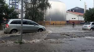 W swarzędzu pod poznaniem pod jednym z wiaduktów przy ulicy kirkora zgromadziła się spora ilość wody. Poznan Ulewa Na Polnocy Poznania W Centrum Przelotny Deszcz