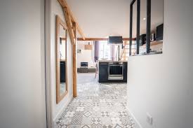 Amenagement D Un Canut Lyonnais Pour De La Location 1 61 Design Interieur Architecte D Interieur B En 2020 Architecte Interieur Architecte Cabinet D Architecture