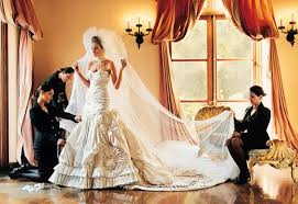 Melania Knauss Trump The John Galliano Wedding Gown Was Crafted Out Of 300 Fe Most Expensive Wedding Dress Expensive Wedding Dress Melania Trump Wedding Dress