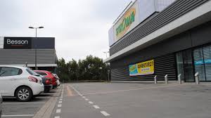 Somptueuse , talon épais haut de 5 cm et lignes classiques indémodables besson chaussures. Besson Chaussures Et Stokomani Debarquent Sur La Zone De La Garenne Pres D Auchan A Arques