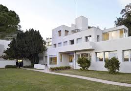 13 Maisons De Legende A Visiter De La Cote D Azur A La Cote Basque Elle Decoration Les Plus Belles Maisons Architecte Maison Art Deco