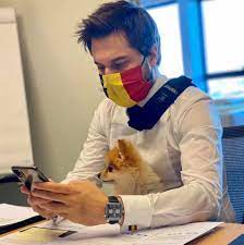 Aan onze redactie bevestigde hij dat hij lachaert niet langer gezien had dan 15 minuten en. Au Boulot En Equipe Belle Georges Louis Bouchez Facebook