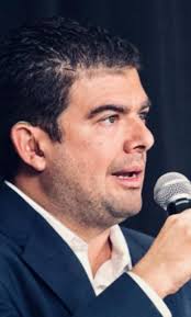 🔴 🟢. Son la misma cosa. Ambos se oponen fieramente a las jornadas 4-3, y  quieren que se reduzca la jornada laboral en las instituciones públicas de  48 a 40 horas semanales.