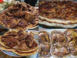 يتم تقليب قليلا من البصل المقطع بقليل من الزيت أضيفي الدجاج و حمريه قليللا أضيفي ماء الى القدر أضيفي الهال حبهان اضيفي ا arabic food canapes recipes food