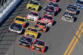 The two drag raced to the checkered while a big wreck happened behind them. Daytona 500 Preview Winning Nascar S Biggest Race Requires As Much Skill As Luck Sbnation Com