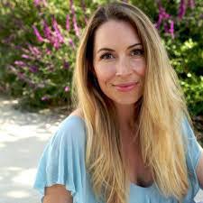 Tara Matthews's Instagram, Twitter & Facebook