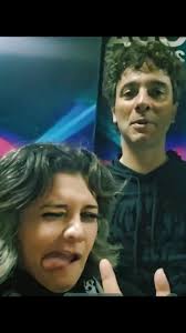 Que no mueran estos clásicos, así como cuando do Edgar Garcia pidió la mano  de Karla Erazo en HCH @karlaerazotv Y por si preguntan, pues siiiii se  casaron😬 solo que en aquel