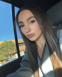 Emily Bear (@mlebear) • Instagram photos and videos