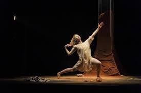 Ravenna Festival: martedì 21 maggio al Teatro Alighieri è in scena Fragili  film  Solo agli specchi - Note di Danza on air