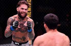 Вместе с командой сверстников участвовал в соревнованиях. Kodi Garbrandt Home Facebook