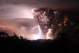 صور مناظر طبيعية حقيقية يصعب تصديق وجودها volcano lightning volcano photos lightning photos
