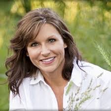 Sara Elmore's Instagram, Twitter & Facebook