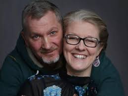 Courageous couple will go under the knife together in 'chain' of kidney  transplants involving SIX patients