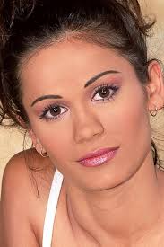 Eva Roberts's Instagram, Twitter & Facebook