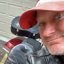 Eric VanValkenburg (@EricWiericvan)