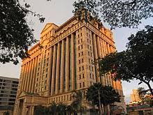 Bursa malaysia atau dulu, dikenali sebagai bursa saham kuala lumpur (bskl), merupakan tempat jual beli saham syarikat dalam kalangan pelabur. Bursa Malaysia Wikipedia