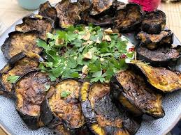 Aubergines Grillees Sauce Yaourt Et Grenade Ig Bas En 2020 Aubergines Grillees Repas Vegetarien Recettes De Cuisine