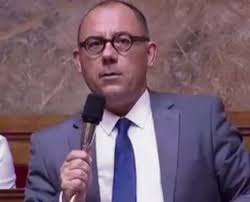 Ne manquez aucune information sur bruno questel: Florian Philippot Pulverise Un Crane D Oeuf Lrem Bruno Questel Riposte Laiqueriposte Laique