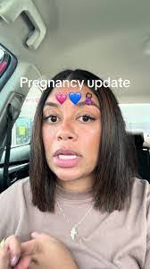 Kari Crook's Instagram, Twitter & Facebook