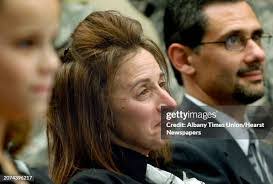 Vicki Behrens's Instagram, Twitter & Facebook