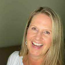 Lisa Neri's Instagram, Twitter & Facebook