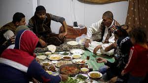 Im fastenmonat dürfen muslime von der morgendämmerung bis zum sonnenuntergang nichts essen und trinken. Logo Fastenmonat Ramadan Zdftivi